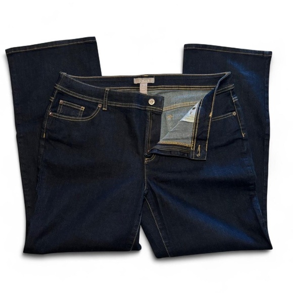 Chico's Women's 3 Short Denim Jeans Wide Leg Dark Wash EUC - Picture 4 of 5